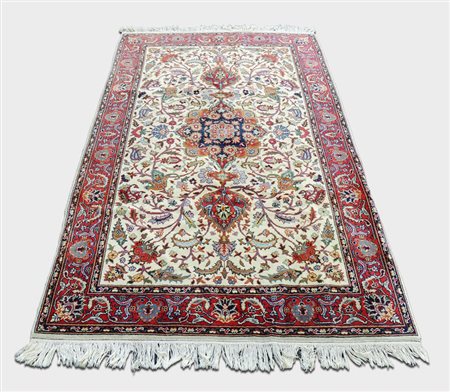 TAPPETO ORIENTALE - ORIENTAL RUG fondo avorio, campo a motivo floreale nei...