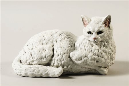 GRUPPO IN CERAMICA - CERAMIC FIGURE OF A CAT raffigurante un gatto bianco...