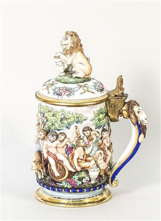 BOCCALE IN PORCELLANA - PORCELAIN TANKARD Capodimonte, inizio del XX secolo -...
