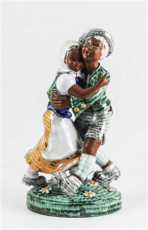 GRUPPO IN CERAMICA SMALTATA - GLAZED CERAMIC FIGURAL GROUP Manifattura Saca,...