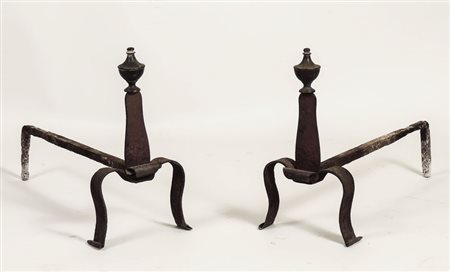 COPPIA DI ALARI IN FERRO BATTUTO - PAIR OF WROUGHT IRON ANDIRONS