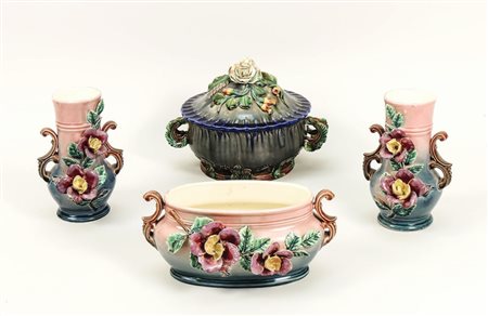 LOTTO DI CERAMICHE - CERAMIC LOT coppia di vasi e fioriera en pendant ed una...