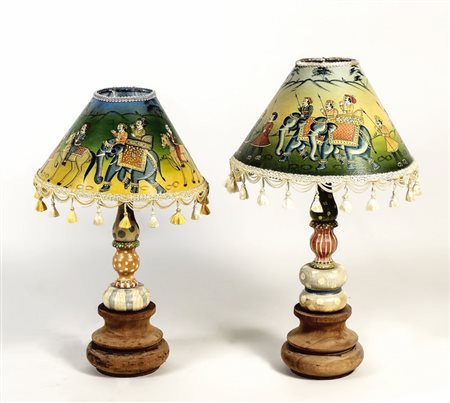 COPPIA DI TORCIERE IN LEGNO TENERO - A PAIR OF SOFTWOOD TABLE LAMPS dipinte...