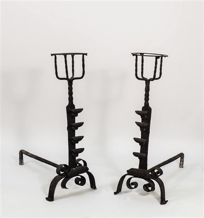 COPPIA DI ALARI IN FERRO BATTUTO - PAIR OF WROUGHT IRON ANDIRONS