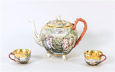 TEIERA IN PORCELLANA - PORCELAIN TEAPOT Capodimonte, inizio del XX secolo -...