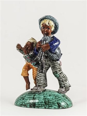 GRUPPO IN CERAMICA SMALTATA - GLAZED CERAMIC FIGURAL GROUP Manifattura Saca,...