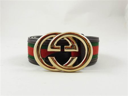 CINTURA IN PELLE - LEATHER BELT Gucci realizzata con inserto in tessuto nei...