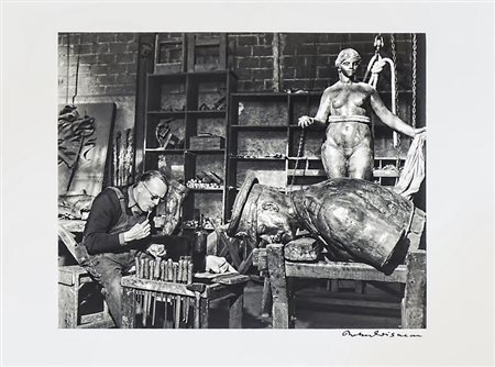 ROBERT DOISNEAU (1912-1994) Midi a la fonderie Rudier 1949 stampa tarda alla...