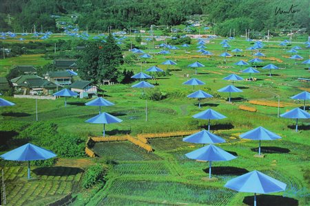 Christo The Umbrellas, Japan - USA, 1984-91, Ibaraki, Japan Site, 1991 stampa...