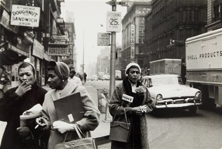 NICOLA SANSONE New York, uscita dagli uffici anni '60 stampa ai sali...