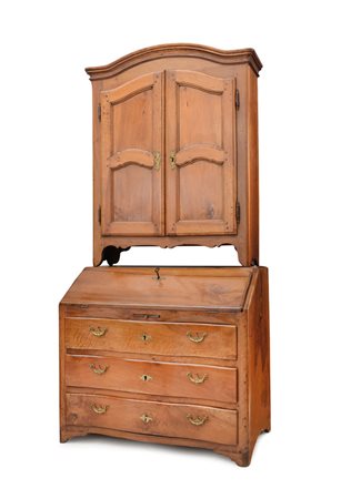MOBILE DEL XVIII SECOLO CASSETTONE A RIBALTA CON ALZATA IN NOCE, PIEMONTE,...
