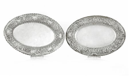 ARGENTI D'EPOCA COPPIA DI GRANDI PIATTI IN ARGENTO, INIZIO XX SECOLO, ovali...