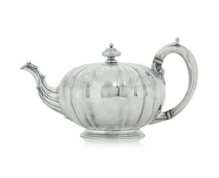 ARGENTI D'EPOCA TEIERA IN ARGENTO, LONDRA, 1855, globulare costolata con...