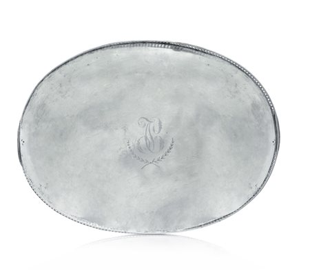 ARGENTI RECENTI VASSOIO IN ARGENTO, INIZIO XIX SECOLO, ovale con ringhierina...