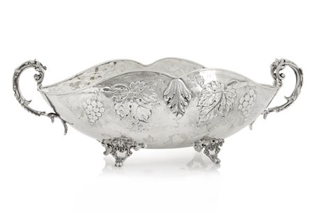 ARGENTI RECENTI CENTROTAVOLA IN ARGENTO, XX SECOLO, ovale biansato a foglie...