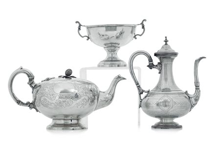 ARGENTI D'EPOCA UNA TEIERA IN ARGENTO, CITTA' DI SHEFFIELD, 1863; UNA...