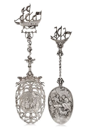 ARGENTI D'EPOCA DUE CUCCHIAI IN ARGENTO, XIX SECOLO, manici con impugnature a...