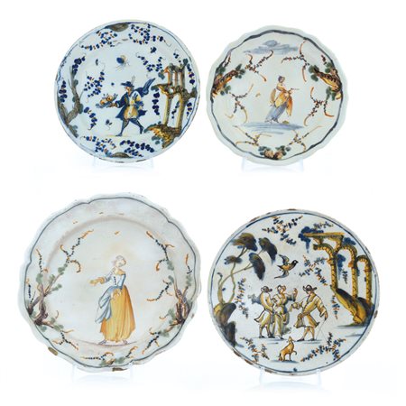 SAVONA UN'ALZATA E TRE PIATTI IN MAIOLICA, SAVONA, XVIII SECOLO, decori...