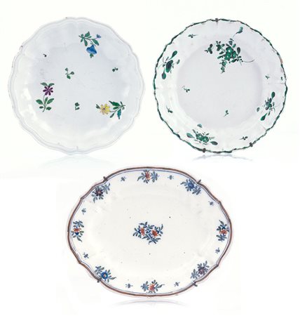 PAVIA TRE PIATTI IN MAIOLICA, LODI, XVIII SECOLO, due piatti con decoro...
