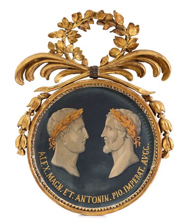 OGGETTISTICA VARIA TONDO IN LEGNO SCOLPITO, DORATO E DIPINTO, XIX SECOLO,...