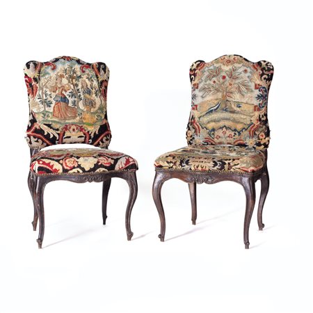 MOBILE DEL XVIII SECOLO COPPIA DI SEDIE IN NOCE, XVIII SECOLO, schienali...