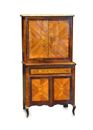 MOBILE DEL XIX SECOLO CREDENZA INTARSIATA IN LEGNI VARI, XIX SECOLO, a due...