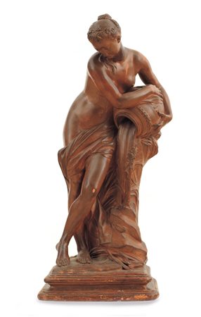 SCULTORE DEL XIX SECOLO Fanciulla con brocca d'acquaTerracotta patinata, alt....