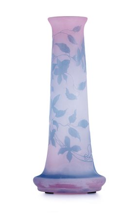 GALLE' VASO IN VETRO TRIPLO, GALLE', 1900 CA., a piede d'elefante con decoro...