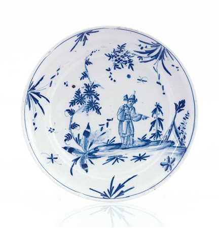 LODI PIATTO IN MAIOLICA, LODI O TORINO, XVIII SECOLO, decoro monocromo blu a...