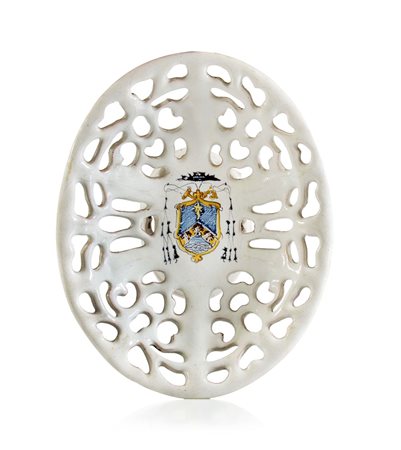 FAENZA ALZATA A CRESPINA IN MAIOLICA, FAENZA, INIZIO XVII SECOLO, ovale,...