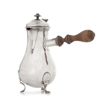 ARGENTI D'EPOCA CAFFETTIERA CON MANICO TRAVERSO IN ARGENTO, XVIII SECOLO,...