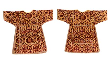 OGGETTISTICA VARIA DUE DALMATICHE IN VELLUTO ROSSO CESELLATO, XVII SECOLO,...