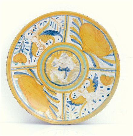 DERUTA ALZATA IN MAIOLICA, DERUTA, XVII SECOLO, decoro policromo a grottesche...