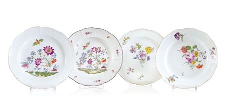 MEISSEN TRE PIATTI IN PORCELLANA, MEISSEN, XVIII SECOLO, due con decoro...