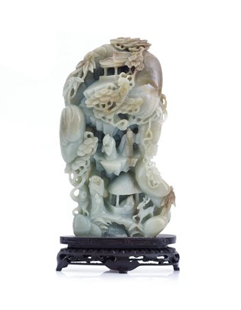 ARTE ORIENTALE SCULTURA IN GIADA CELADON, CINA, XX SECOLO, raffigurante...