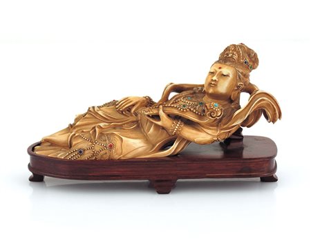 AVORIO SCULTURA IN AVORIO, CINA, INIZIO XX SECOLO, raffigurante Divinità...