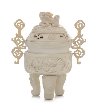 AVORIO VASO BRUCIAPROFUMI CON COPERCHIO IN AVORIO, CINA, XX SECOLO, su tre...