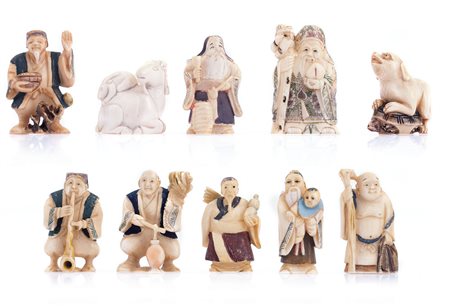 AVORIO LOTTO DI DIECI NETSUKE-OKIMONO IN AVORIO E OSSO, XX SECOLO,...