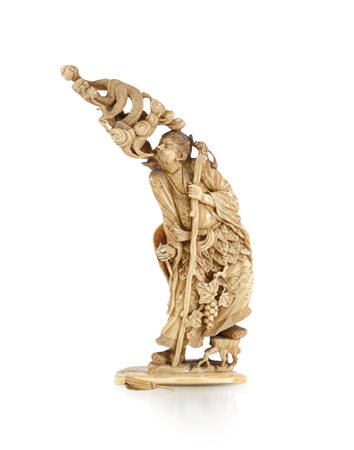 AVORIO SCULTURA IN AVORIO, CINA, XX SECOLO, raffigurante santone con drago e...