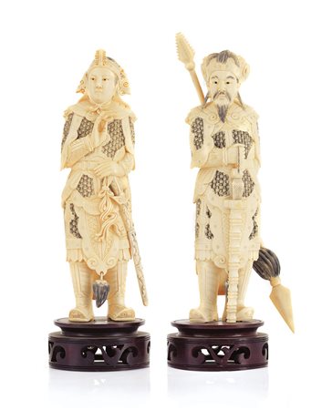 AVORIO COPPIA DI SCULTURE IN AVORIO, CINA, XX SECOLO, raffiguranti guerrieri...