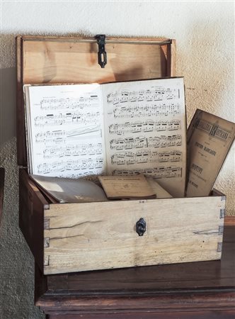 LOTTO composto da libretti teatrali d'epoca e spartiti musicali, contenuti...