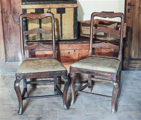 SERIE DI SEI SEDIE IN NOCE XVIII secolo alcune con tracce di laccatura a...