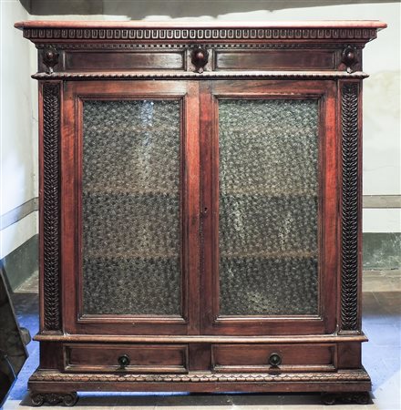 VETRINA IN NOCE fine del XIX secolo in stile neorinascimento, fronte a due...