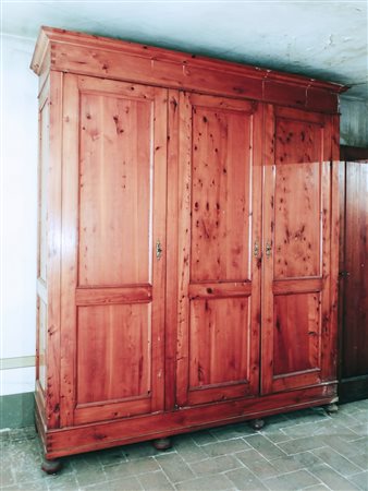 ARMADIO GUARDAROBA IN LEGNO TENERO fine del XIX/inizio del XX secolo cappello...