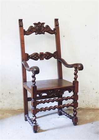 SEGGIOLONE IN NOCE schienale con cartelle intagliate, braccioli desinenti a...