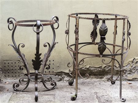 LOTTO tripode e grande portavasi in ferro battuto (2)