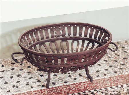 BRACIERE OVALE IN FERRO BATTUTO h cm 25x60x44