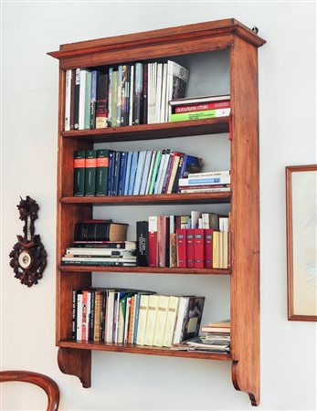 SCAFFALE LIBRERIA PENSILE IN LEGNO TENERO seconda metà del XIX secolo...