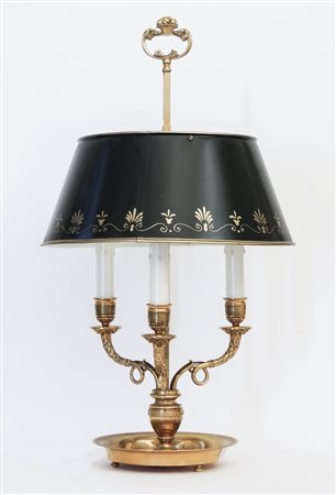 LUME DA TAVOLO IN OTTONE tre luci, presa centrale sagomata con animali...