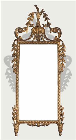 SPECCHIERA IN LEGNO INTAGLIATO E DORATO fine del XVIII secolo cimasa...